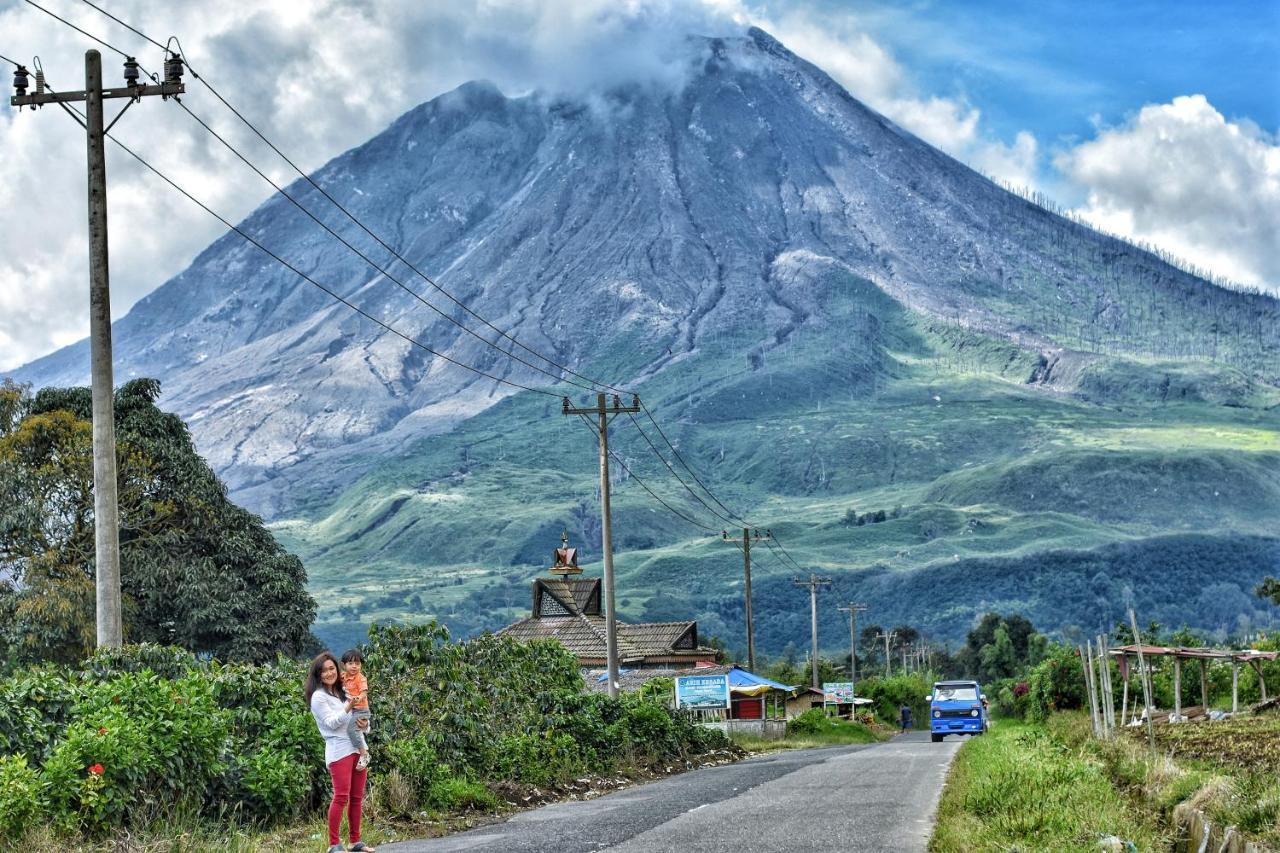 Nachelle Homestay Berastagi Esterno foto